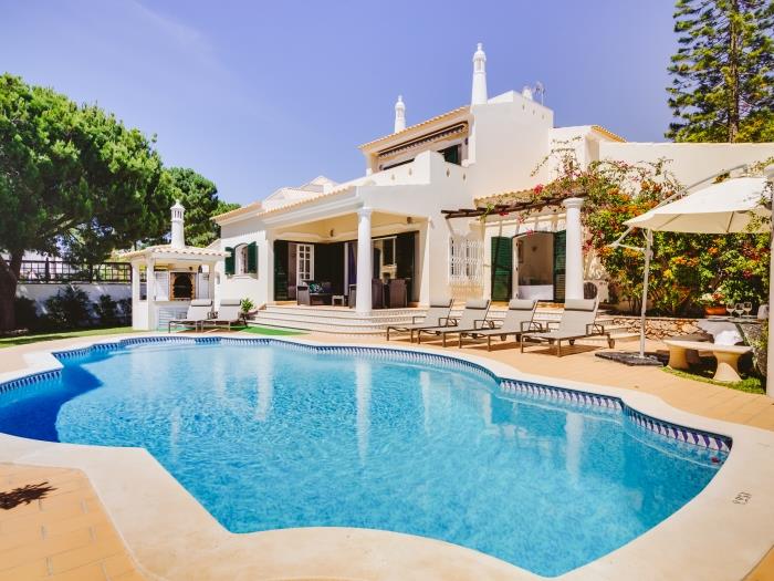 Beautiful 5bdr Private Vila with pool, Vilamoura